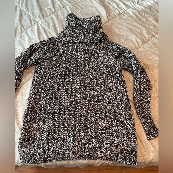 Vero Moda black and white chunky oversized knit turtleneck. Size XS , NWOT - Picture 3 of 6